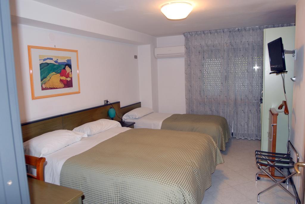 Hotel Sole Джулианова Экстерьер фото