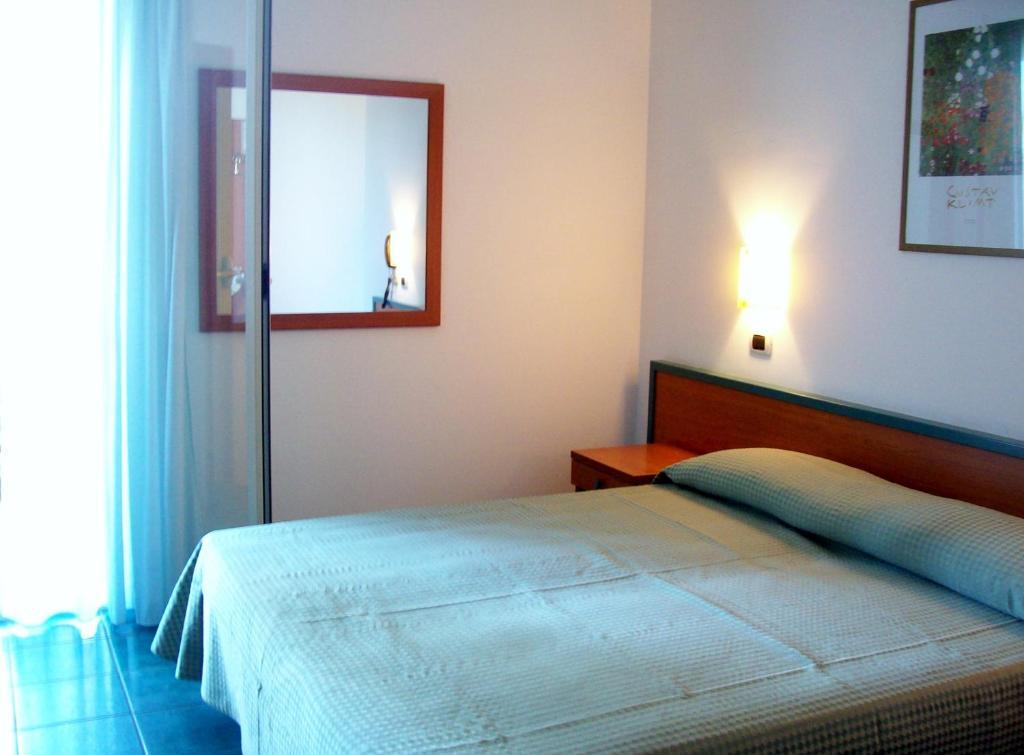 Hotel Sole Джулианова Экстерьер фото
