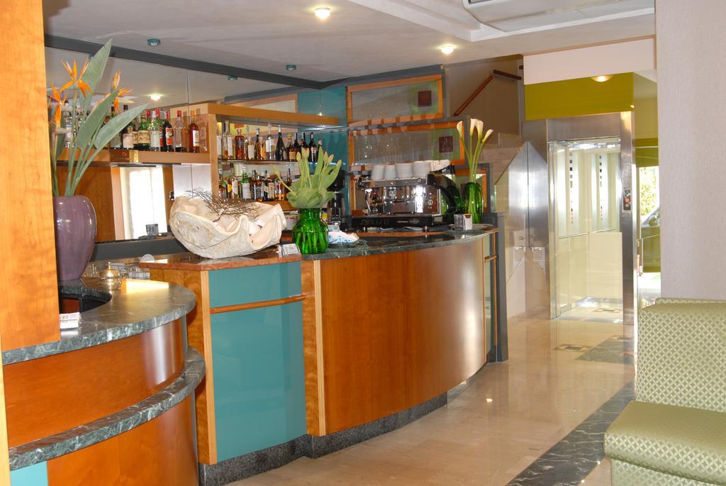 Hotel Sole Джулианова Экстерьер фото