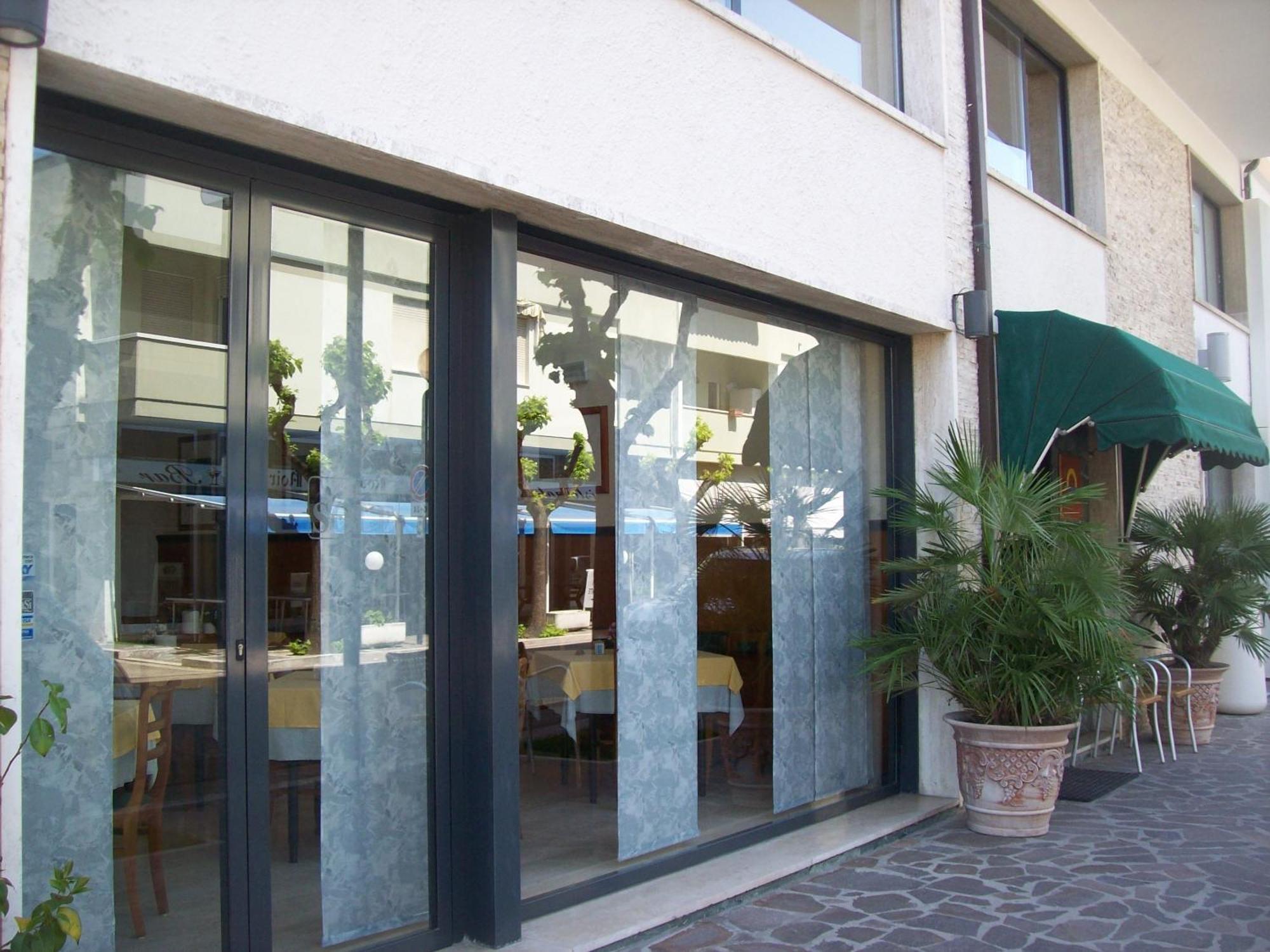 Hotel Sole Джулианова Экстерьер фото