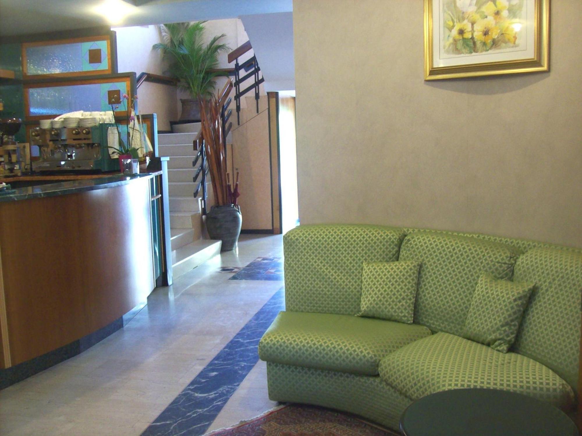 Hotel Sole Джулианова Экстерьер фото