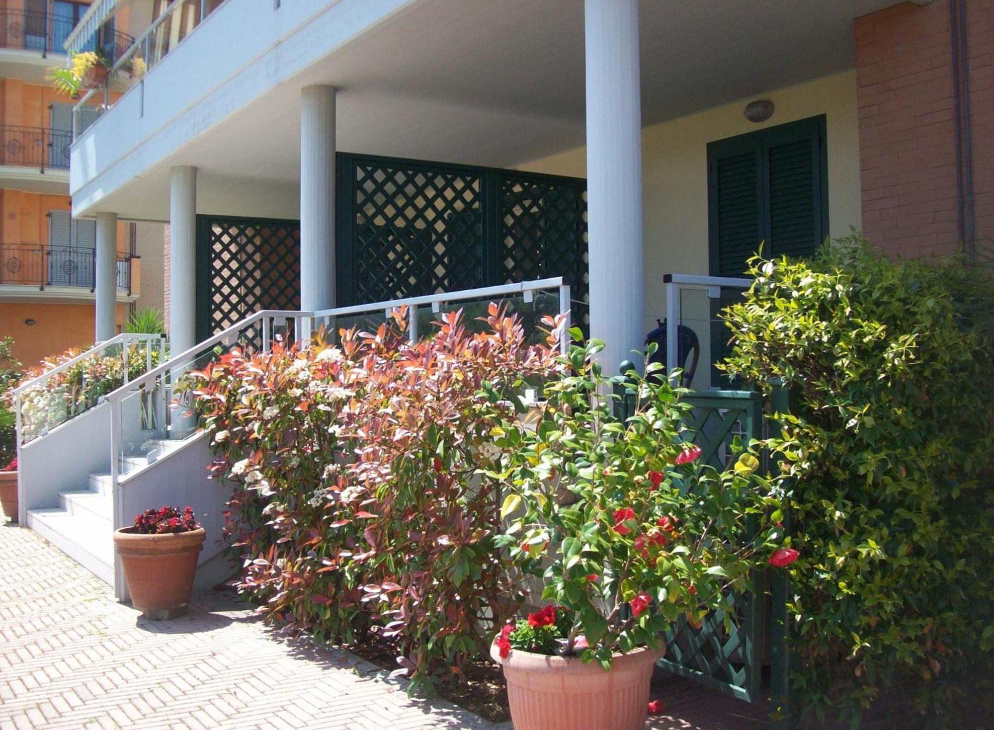 Hotel Sole Джулианова Экстерьер фото